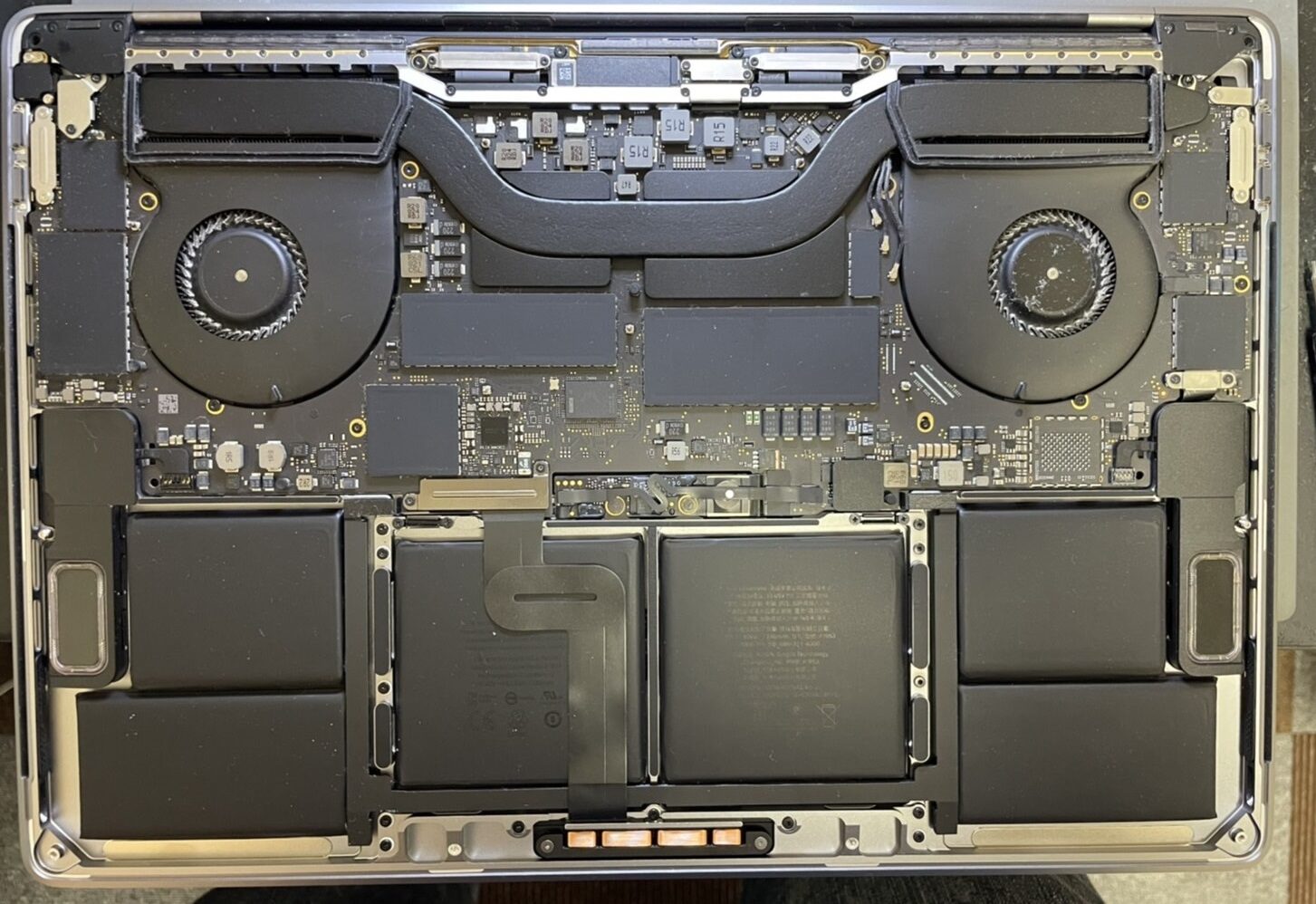 MacbookPro 2019年 無償修理保証付けました - 東京都のパソコン