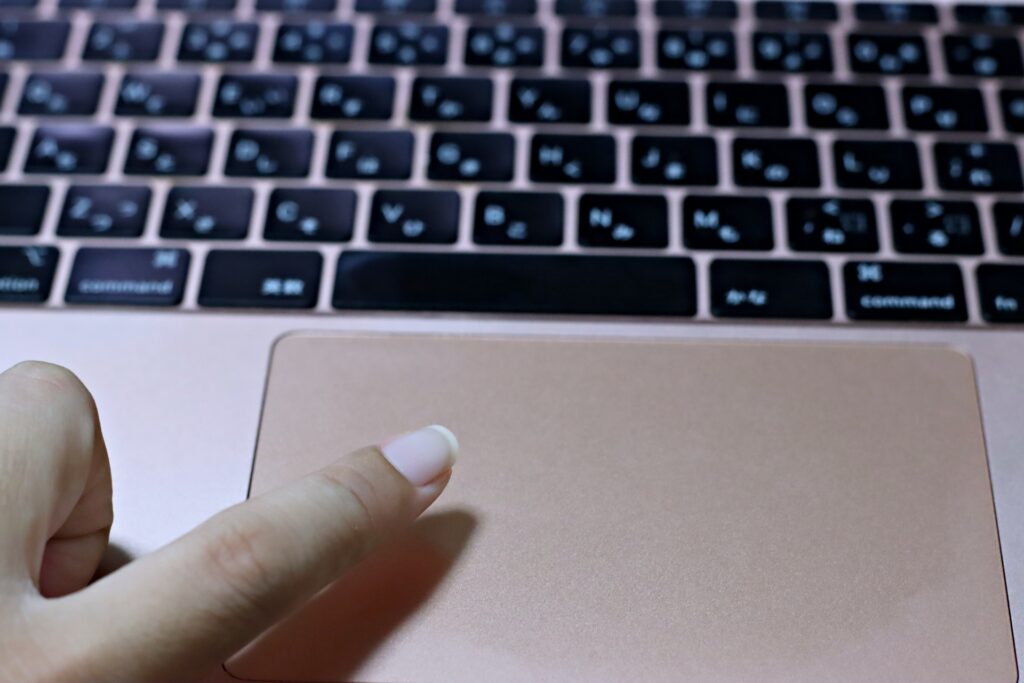 MacBookのバッテリー寿命を確認する方法｜交換前に見るべき故障症状も解説