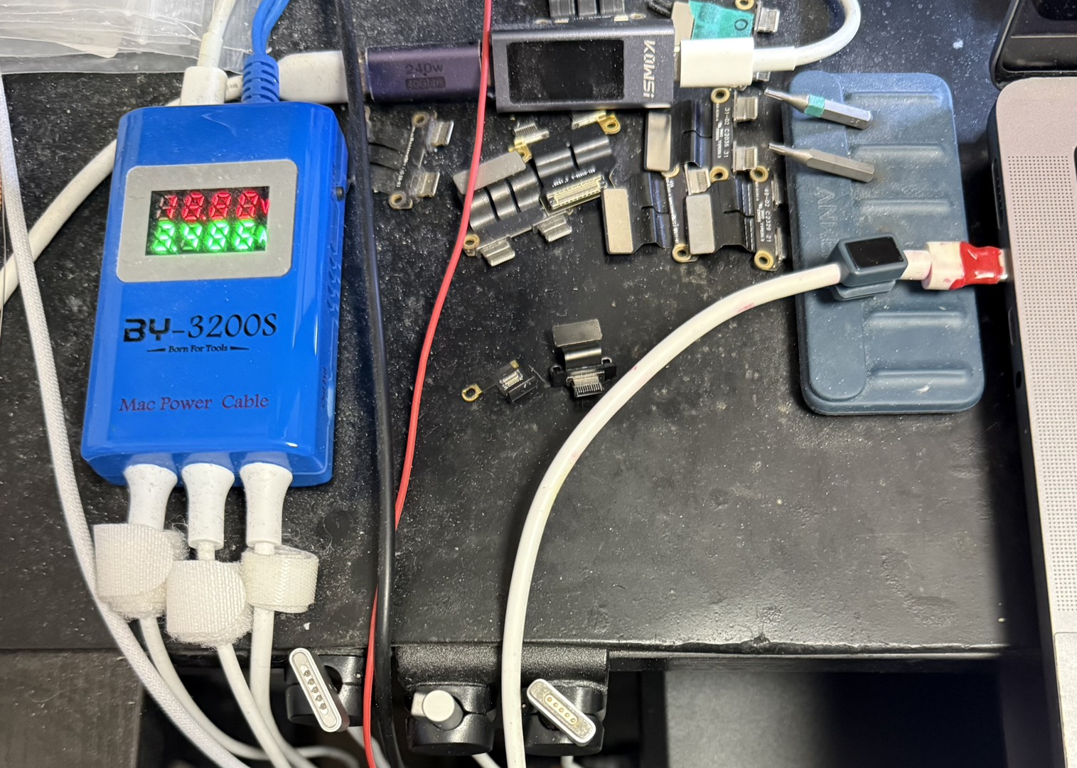 MacBook Pro A2442 修理作業中・電源診断