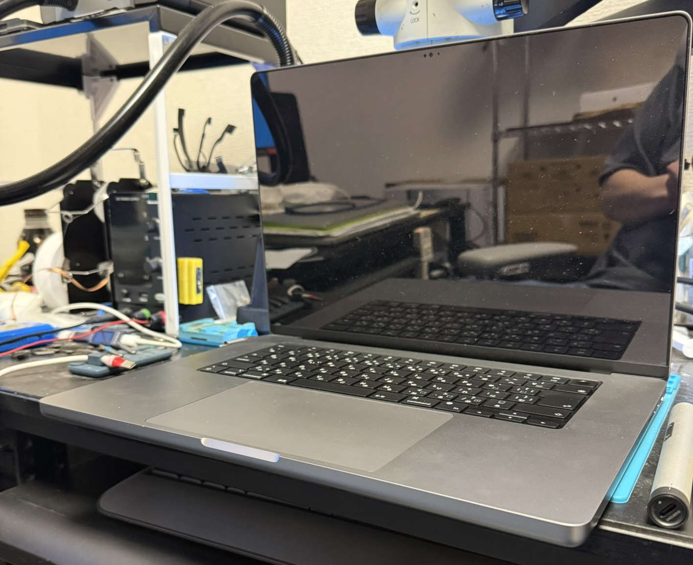 電源が入らない状態のMacBook Pro A2485 修理前