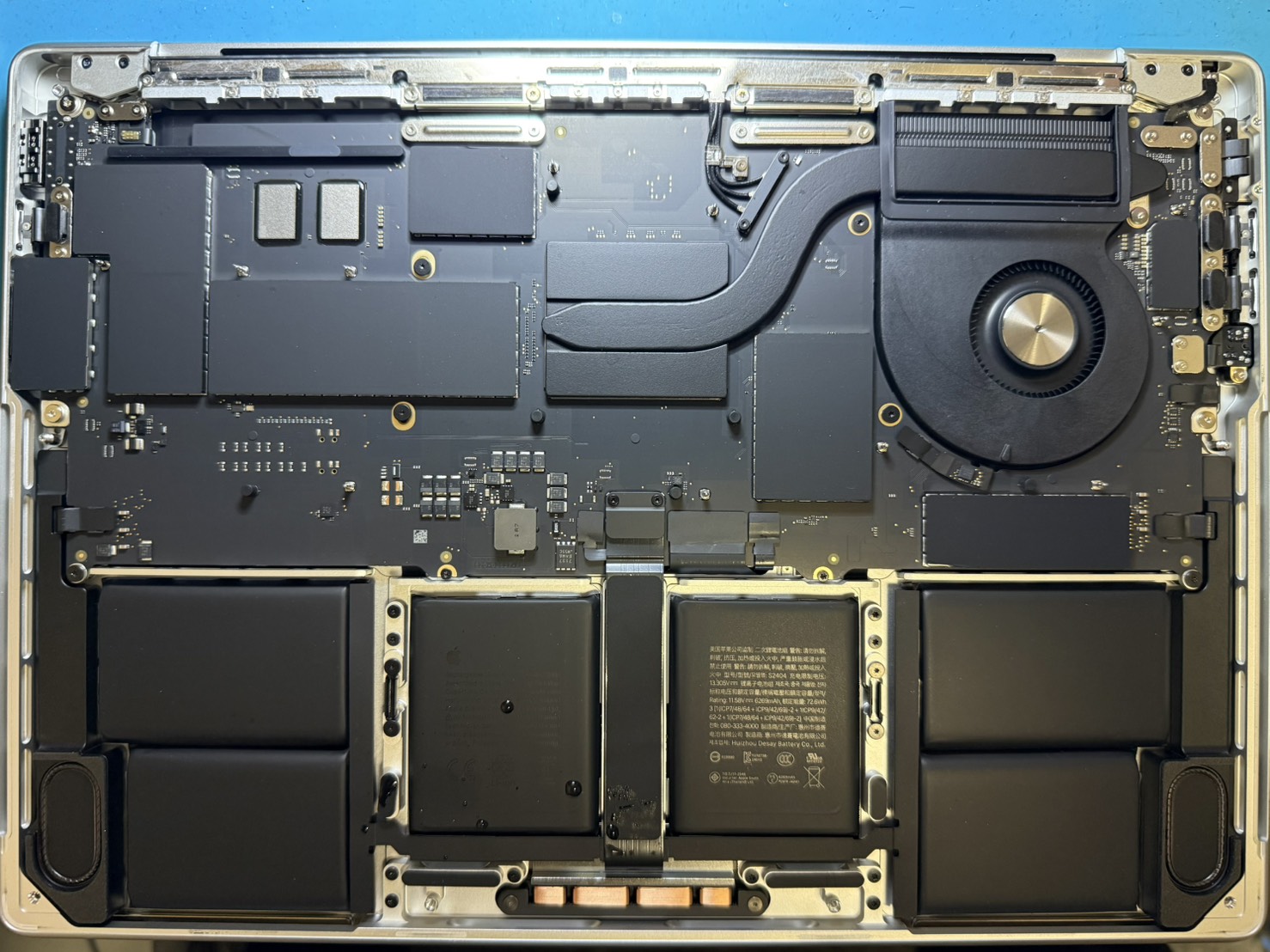 MacBook Pro A3434 内部全体・分解確認