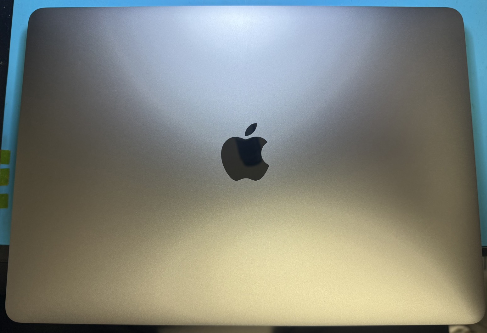 MacBook Air A2337 修理前の外観