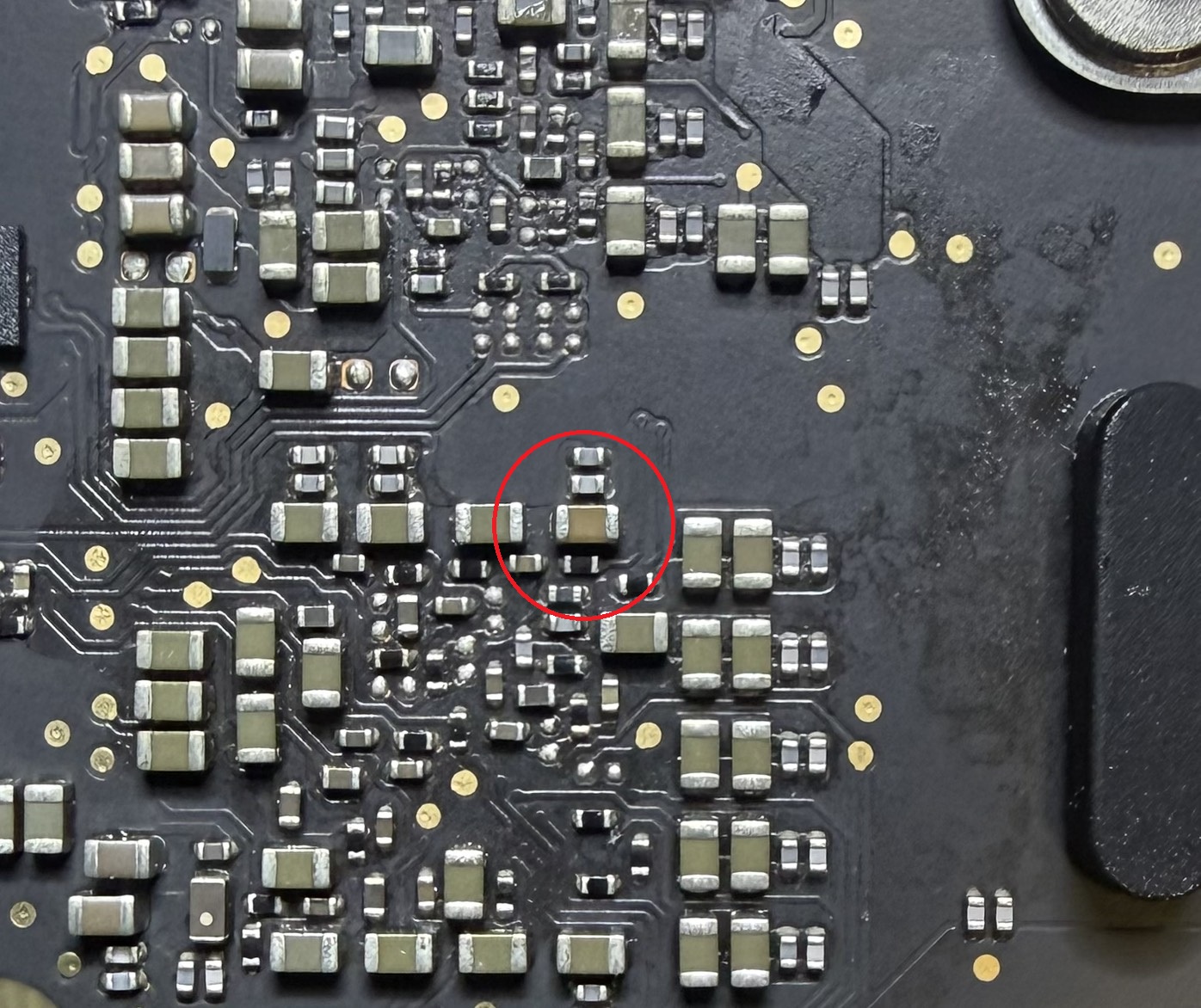 MacBook Air A2337 コンデンサ交換後