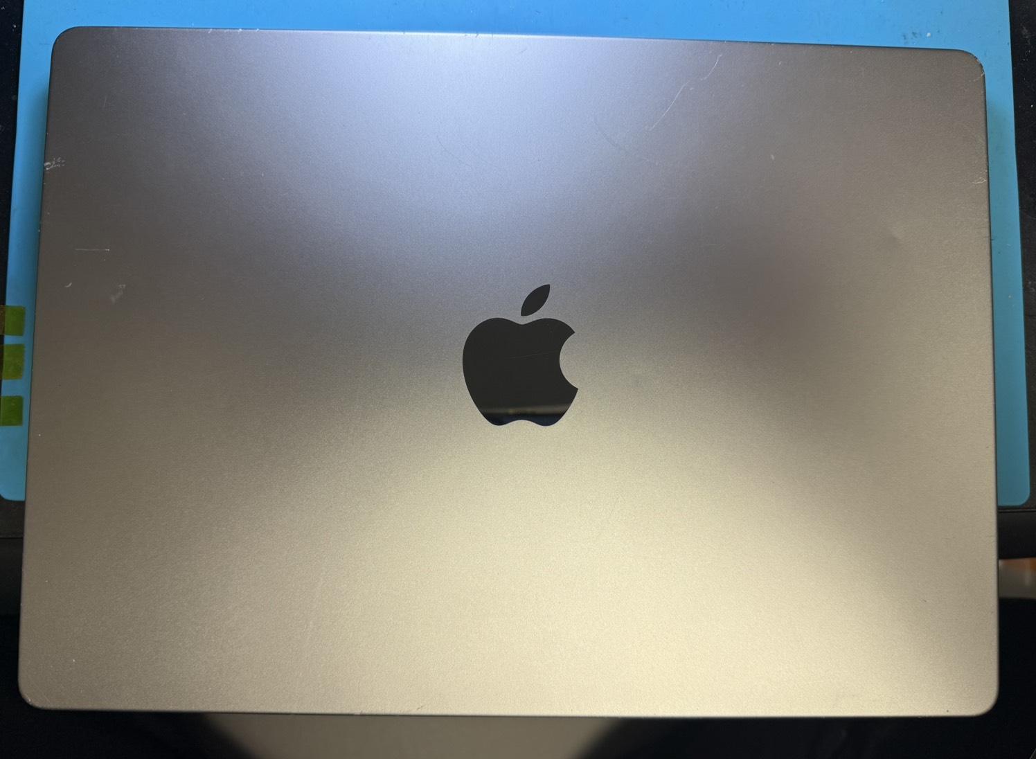 MacBook Pro A2442 14インチ 2021 修理前の外観