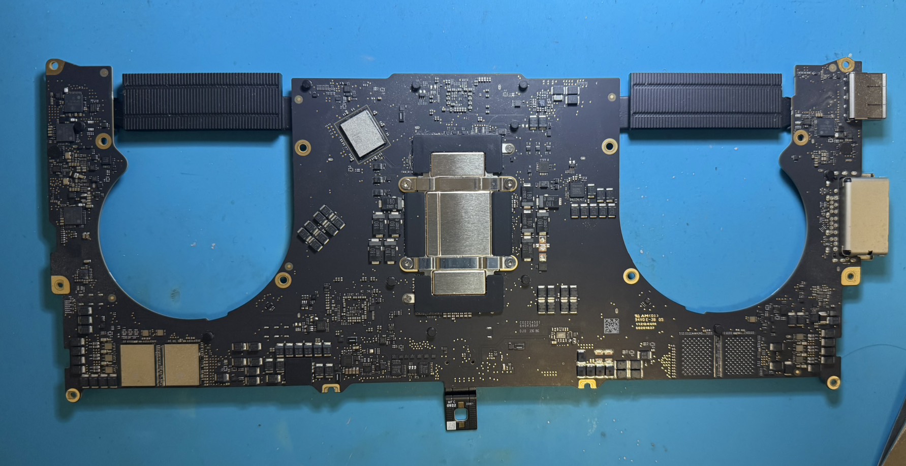 MacBook Pro A2442 ロジックボード裏面
