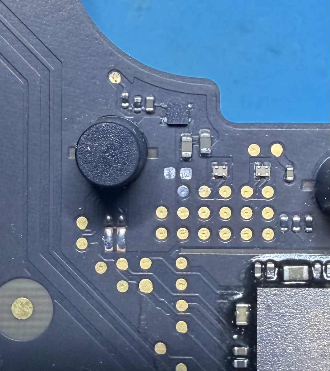 MacBook Pro A2141 故障部品を取り外した箇所
