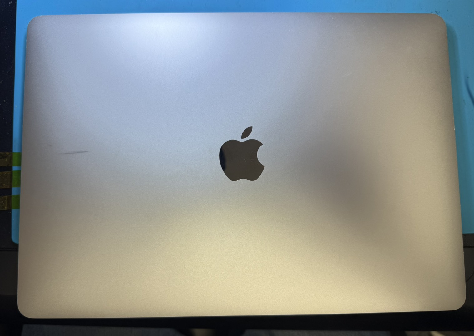 水没後に電源が入らないMacBook Air A2179の外観