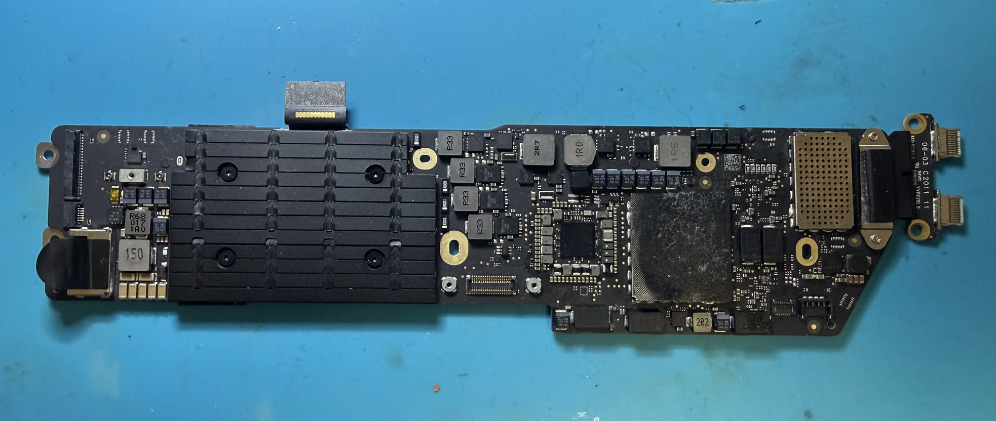MacBook Air A2179 ロジックボード表面